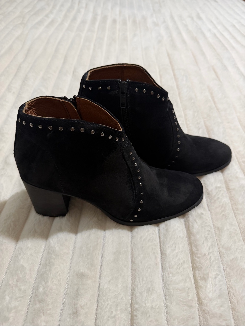 Frye Black genuine  leather Suede Studded Ankle Booties